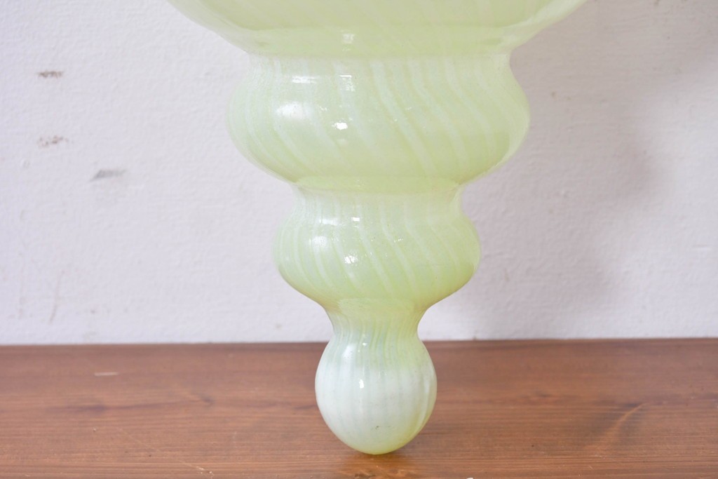 《引っ掛けシーリング式ペンダントライト加工費込み》　イギリスアンティーク　W.A.S. Benson(ウィリアム・アーサー・スミス・ベンソン)　オパールセントガラス　淡い発色が美しいウランガラス(ヴァセリンガラス)のペンダントライト　(R-086880)