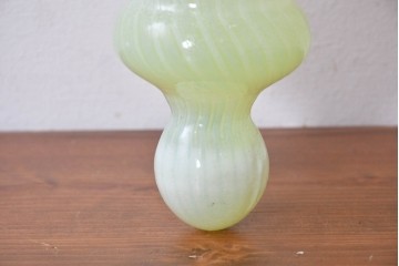 《引っ掛けシーリング式ペンダントライト加工費込み》　イギリスアンティーク　W.A.S. Benson(ウィリアム・アーサー・スミス・ベンソン)　オパールセントガラス　淡い発色が美しいウランガラス(ヴァセリンガラス)のペンダントライト　(R-086880)