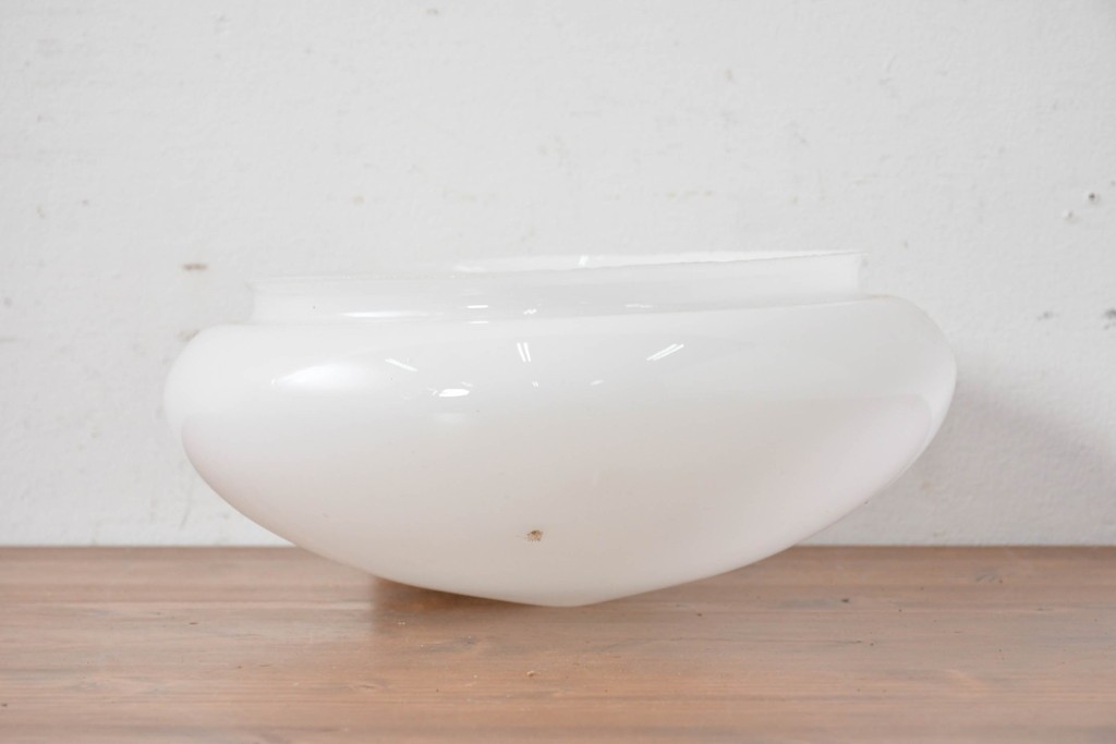 《天井・壁付け照明加工費込み》　和製ヴィンテージ　ふっくらとした円形フォルムのシンプルなシーリングライト　(R-086882)