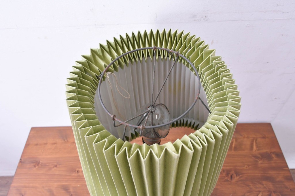 中古　松本民芸家具　和洋折衷デザイン　和紙製プリーツシェードのA型スタンド　(R-086883)