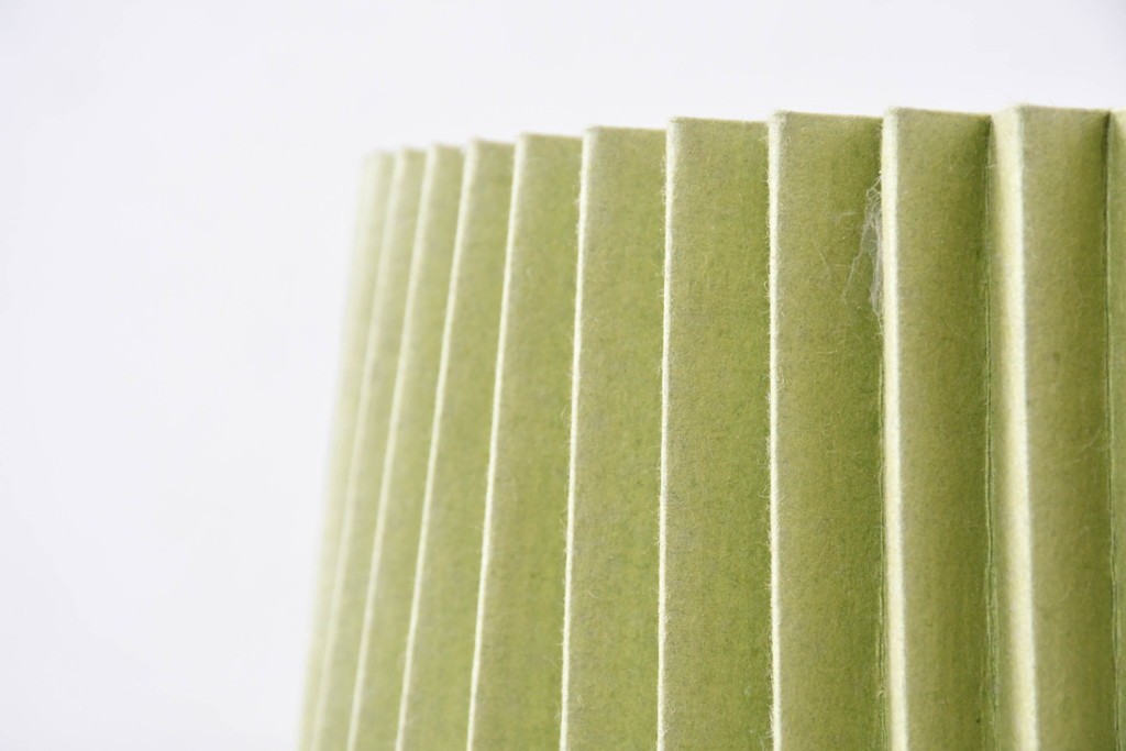 中古　松本民芸家具　和洋折衷デザイン　和紙製プリーツシェードのA型スタンド　(R-086883)