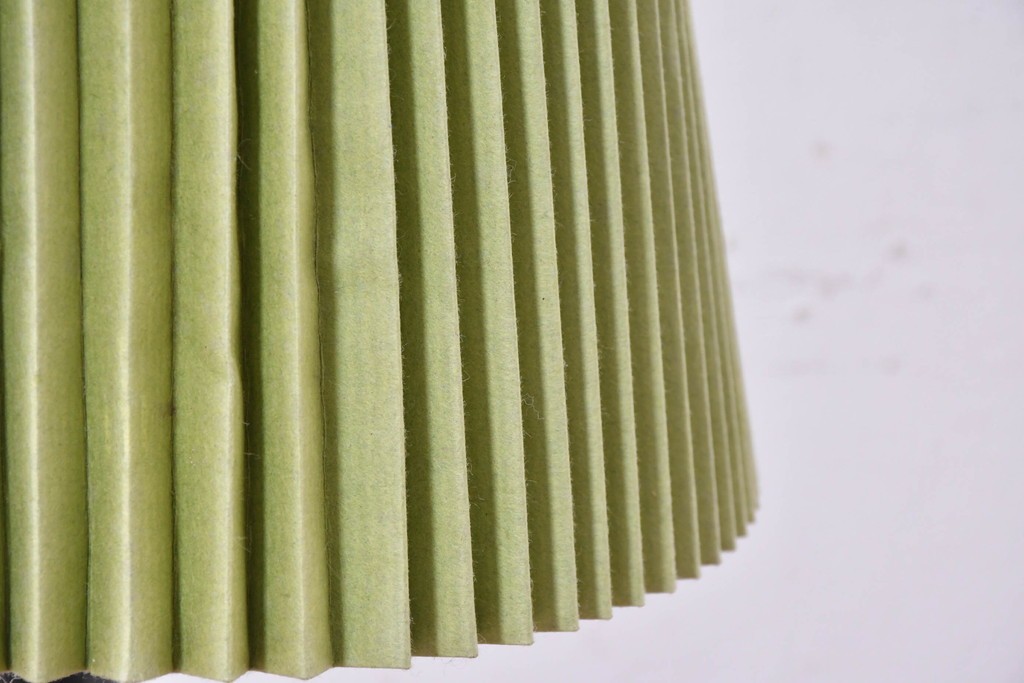 中古　松本民芸家具　和洋折衷デザイン　和紙製プリーツシェードのA型スタンド　(R-086883)