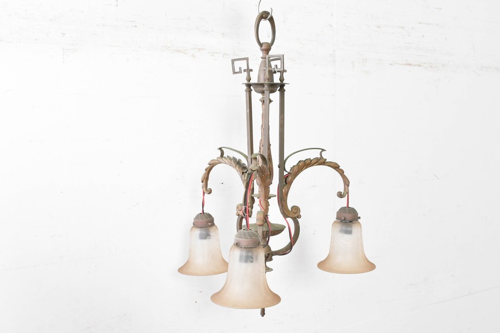 フランスアンティーク　優美な曲線を描く真鍮フレームの3灯シャンデリア　(R-086888)