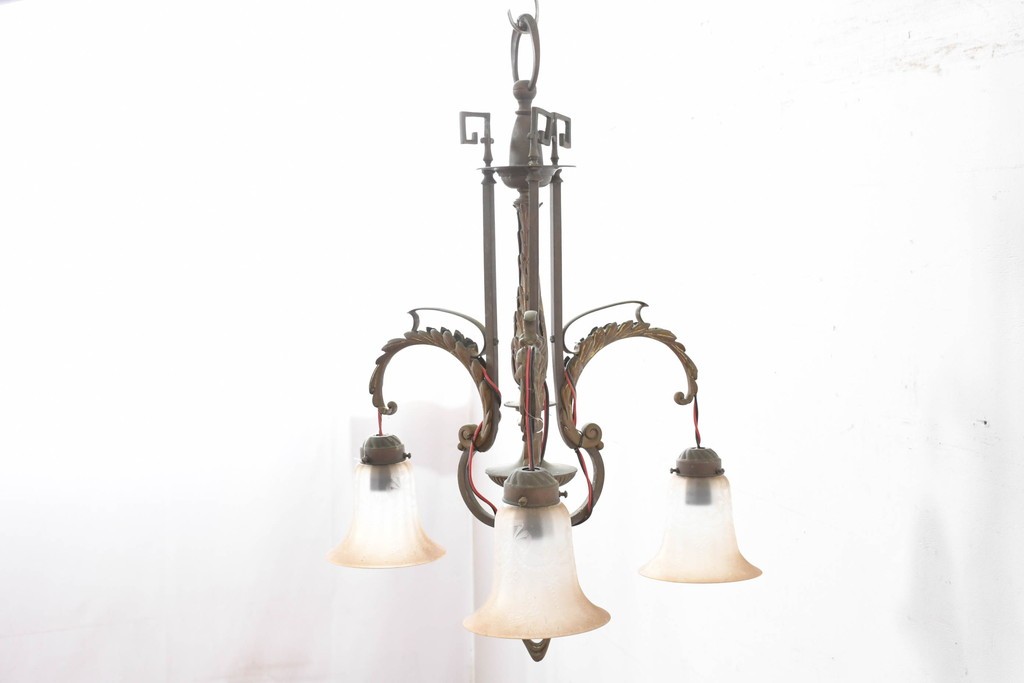 フランスアンティーク　優美な曲線を描く真鍮フレームの3灯シャンデリア　(R-086888)