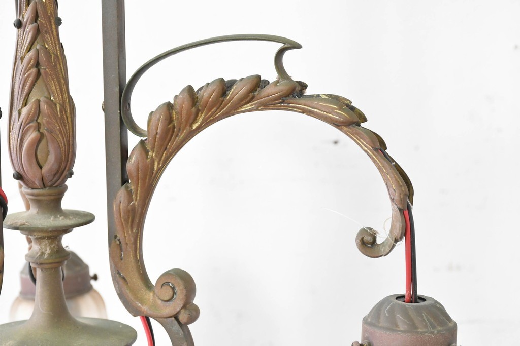 フランスアンティーク　優美な曲線を描く真鍮フレームの3灯シャンデリア　(R-086888)