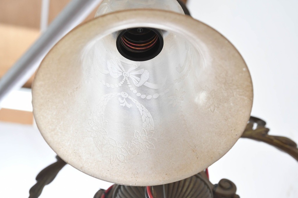 フランスアンティーク　優美な曲線を描く真鍮フレームの3灯シャンデリア　(R-086888)