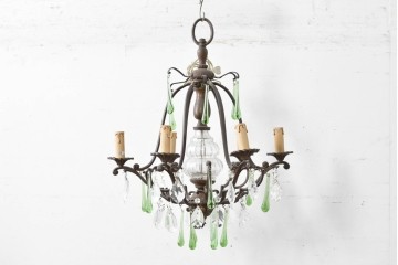 フランスアンティーク　Lloyd's Antiques(ロイズアンティークス)取り扱い　グリーンドロップのガラスが華やかに揺れるエレガントなシャンデリア　(R-086890)