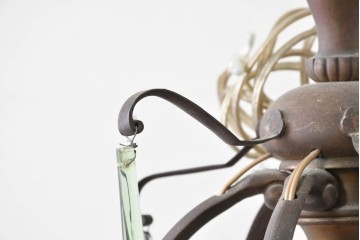 フランスアンティーク　Lloyd's Antiques(ロイズアンティークス)取り扱い　グリーンドロップのガラスが華やかに揺れるエレガントなシャンデリア　(R-086890)