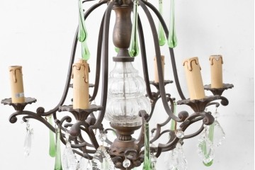 フランスアンティーク　Lloyd's Antiques(ロイズアンティークス)取り扱い　グリーンドロップのガラスが華やかに揺れるエレガントなシャンデリア　(R-086890)