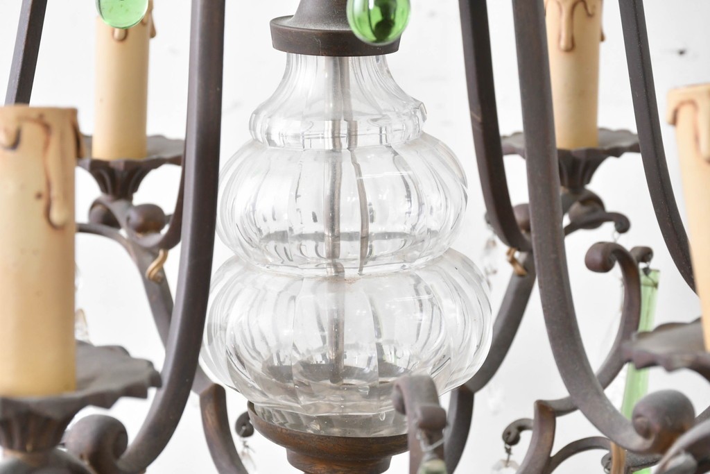 フランスアンティーク　Lloyd's Antiques(ロイズアンティークス)取り扱い　グリーンドロップのガラスが華やかに揺れるエレガントなシャンデリア　(R-086890)