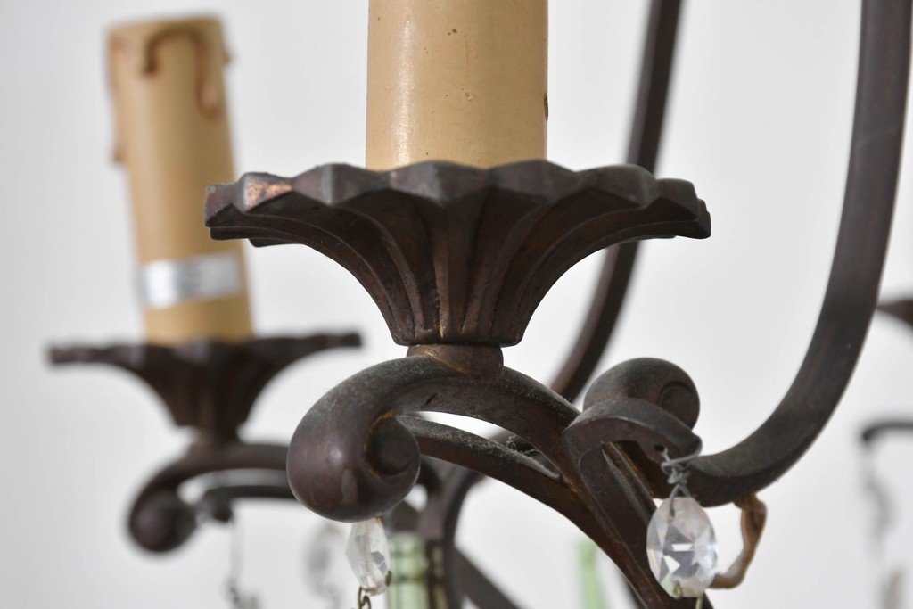 フランスアンティーク　Lloyd's Antiques(ロイズアンティークス)取り扱い　グリーンドロップのガラスが華やかに揺れるエレガントなシャンデリア　(R-086890)