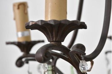 フランスアンティーク　Lloyd's Antiques(ロイズアンティークス)取り扱い　グリーンドロップのガラスが華やかに揺れるエレガントなシャンデリア　(R-086890)