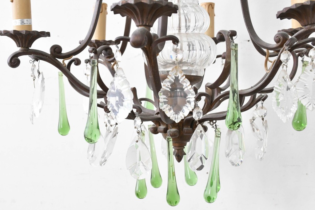 フランスアンティーク　Lloyd's Antiques(ロイズアンティークス)取り扱い　グリーンドロップのガラスが華やかに揺れるエレガントなシャンデリア　(R-086890)