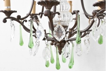 フランスアンティーク　Lloyd's Antiques(ロイズアンティークス)取り扱い　グリーンドロップのガラスが華やかに揺れるエレガントなシャンデリア　(R-086890)