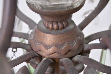 フランスアンティーク　Lloyd's Antiques(ロイズアンティークス)取り扱い　グリーンドロップのガラスが華やかに揺れるエレガントなシャンデリア　(R-086890)