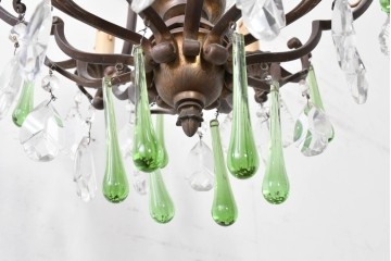 フランスアンティーク　Lloyd's Antiques(ロイズアンティークス)取り扱い　グリーンドロップのガラスが華やかに揺れるエレガントなシャンデリア　(R-086890)