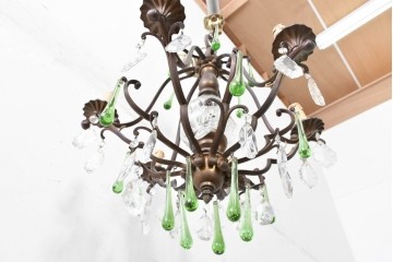フランスアンティーク　Lloyd's Antiques(ロイズアンティークス)取り扱い　グリーンドロップのガラスが華やかに揺れるエレガントなシャンデリア　(R-086890)