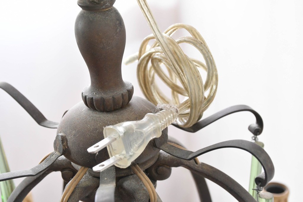 フランスアンティーク　Lloyd's Antiques(ロイズアンティークス)取り扱い　グリーンドロップのガラスが華やかに揺れるエレガントなシャンデリア　(R-086890)