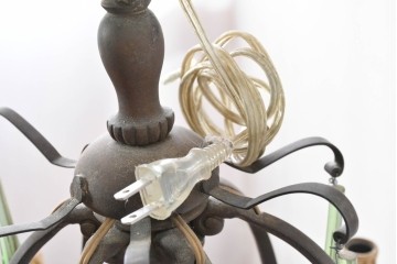 フランスアンティーク　Lloyd's Antiques(ロイズアンティークス)取り扱い　グリーンドロップのガラスが華やかに揺れるエレガントなシャンデリア　(R-086890)