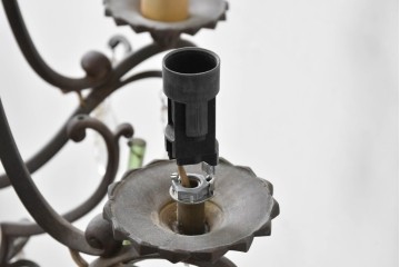 フランスアンティーク　Lloyd's Antiques(ロイズアンティークス)取り扱い　グリーンドロップのガラスが華やかに揺れるエレガントなシャンデリア　(R-086890)