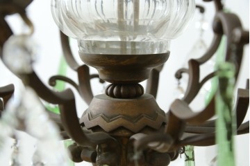 フランスアンティーク　1940年頃　Lloyd's Antiques(ロイズアンティークス)取り扱い　グリーンドロップのガラスが華やかに揺れるエレガントなシャンデリア　(R-086890)