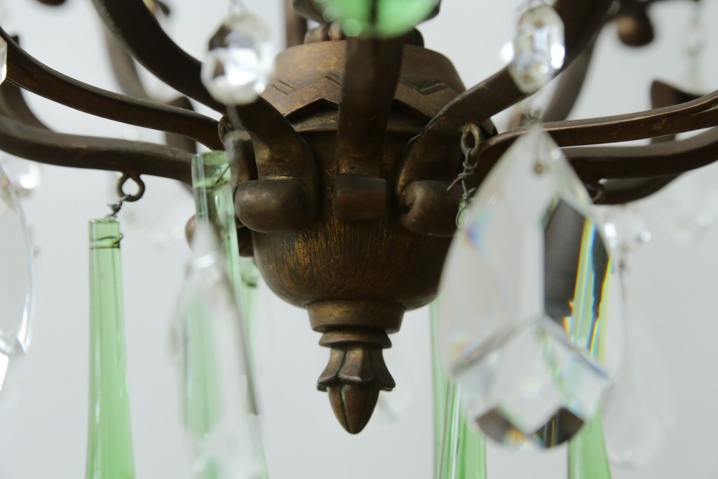 フランスアンティーク　1940年頃　Lloyd's Antiques(ロイズアンティークス)取り扱い　グリーンドロップのガラスが華やかに揺れるエレガントなシャンデリア　(R-086890)