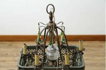 フランスアンティーク　1940年頃　Lloyd's Antiques(ロイズアンティークス)取り扱い　グリーンドロップのガラスが華やかに揺れるエレガントなシャンデリア　(R-086890)