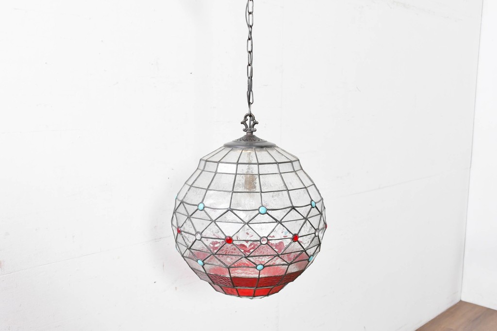 イギリスヴィンテージ　ビビッドな差し色が目を惹くステンドグラスの球体型ペンダントライト　(R-086891)