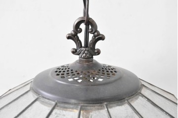 イギリスヴィンテージ　ビビッドな差し色が目を惹くステンドグラスの球体型ペンダントライト　(R-086891)