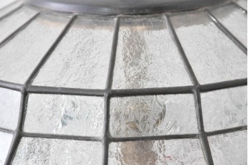 イギリスヴィンテージ　ビビッドな差し色が目を惹くステンドグラスの球体型ペンダントライト　(R-086891)