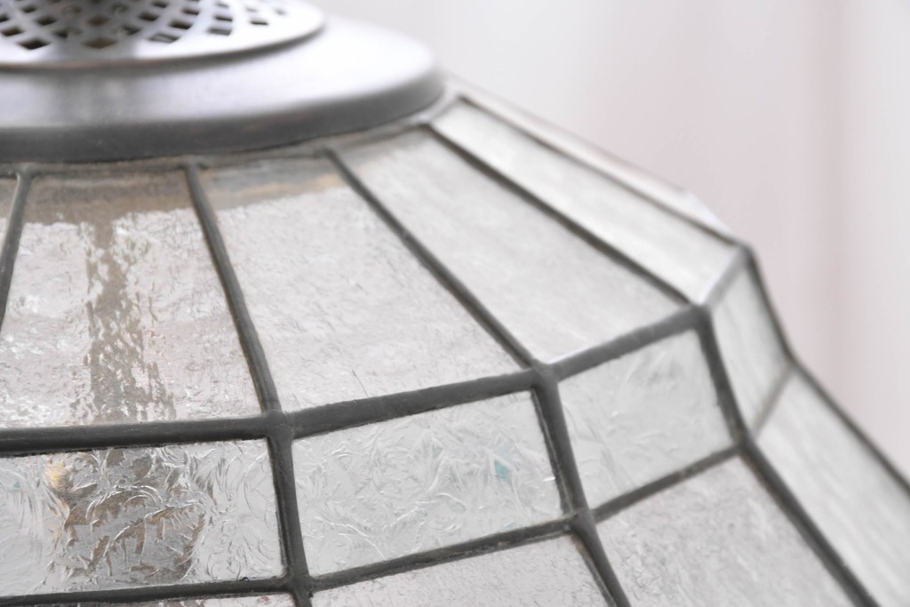 イギリスヴィンテージ　ビビッドな差し色が目を惹くステンドグラスの球体型ペンダントライト　(R-086891)