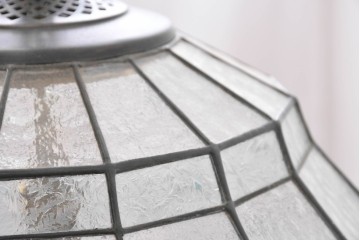 イギリスヴィンテージ　ビビッドな差し色が目を惹くステンドグラスの球体型ペンダントライト　(R-086891)