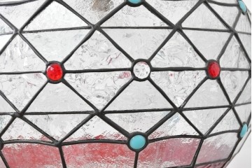 イギリスヴィンテージ　ビビッドな差し色が目を惹くステンドグラスの球体型ペンダントライト　(R-086891)