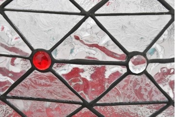 イギリスヴィンテージ　ビビッドな差し色が目を惹くステンドグラスの球体型ペンダントライト　(R-086891)