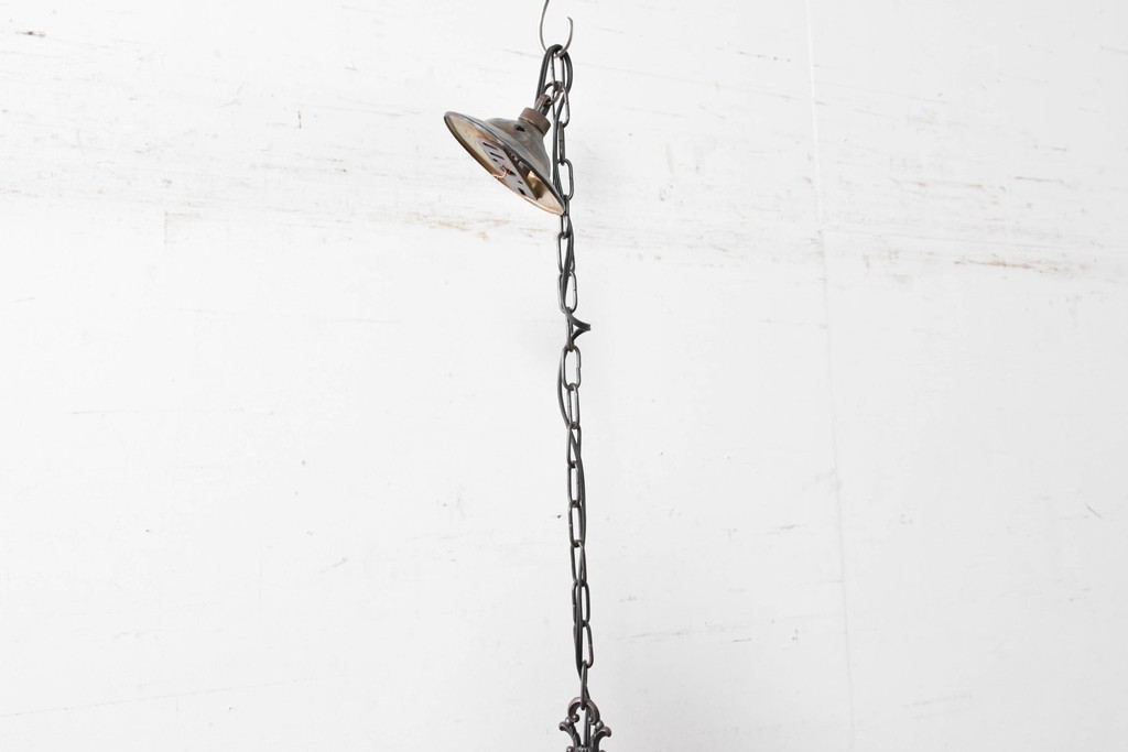 イギリスヴィンテージ　ビビッドな差し色が目を惹くステンドグラスの球体型ペンダントライト　(R-086891)