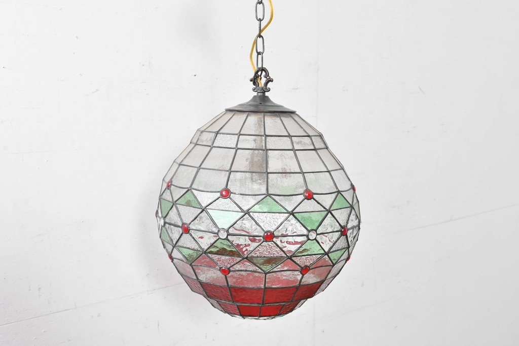 イギリスヴィンテージ　ビビッドな差し色が目を惹くステンドグラスの球体型ペンダントライト　(R-086892)