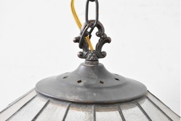 イギリスヴィンテージ　ビビッドな差し色が目を惹くステンドグラスの球体型ペンダントライト　(R-086892)