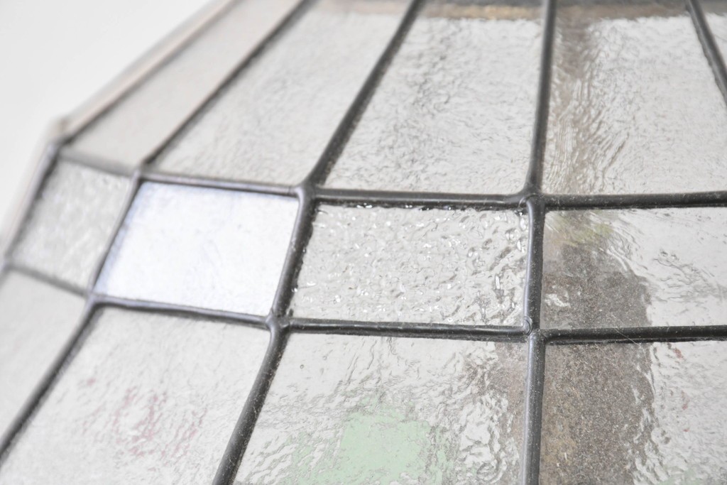 イギリスヴィンテージ　ビビッドな差し色が目を惹くステンドグラスの球体型ペンダントライト　(R-086892)