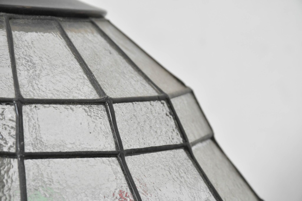 イギリスヴィンテージ　ビビッドな差し色が目を惹くステンドグラスの球体型ペンダントライト　(R-086892)