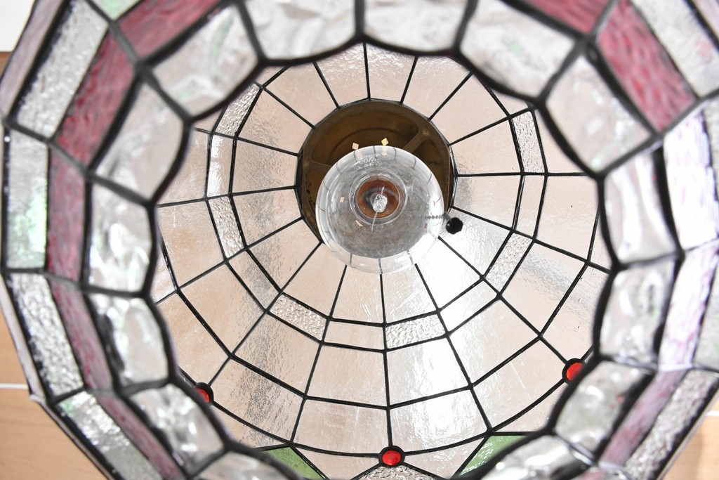 イギリスヴィンテージ　ビビッドな差し色が目を惹くステンドグラスの球体型ペンダントライト　(R-086892)