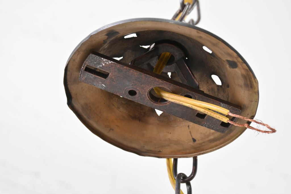 イギリスヴィンテージ　ビビッドな差し色が目を惹くステンドグラスの球体型ペンダントライト　(R-086892)