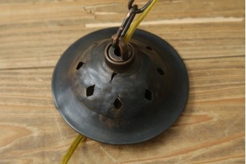 イギリスヴィンテージ　ビビッドな差し色が目を惹くステンドグラスの球体型ペンダントライト　(R-086892)