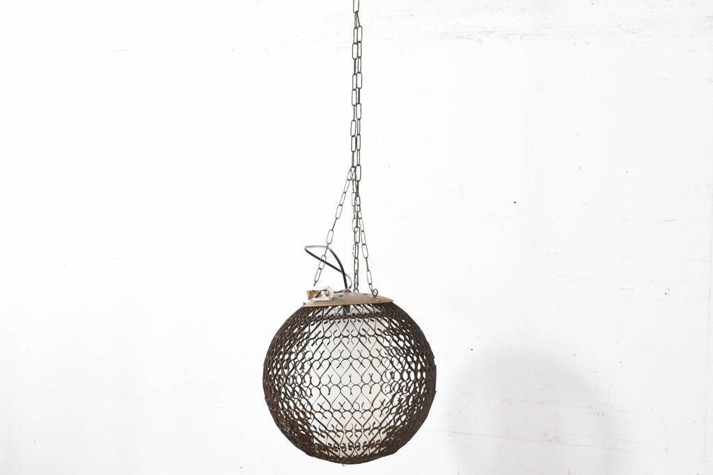和製アンティーク　透かし模様が印象的な球体デザインの吊り下げ照明　(R-086894)