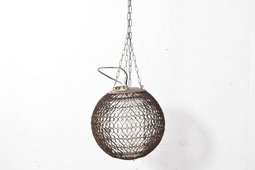 和製アンティーク　透かし模様が印象的な球体デザインの吊り下げ照明　(R-086894)