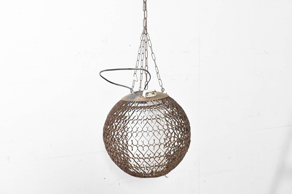 和製アンティーク　透かし模様が印象的な球体デザインの吊り下げ照明　(R-086894)