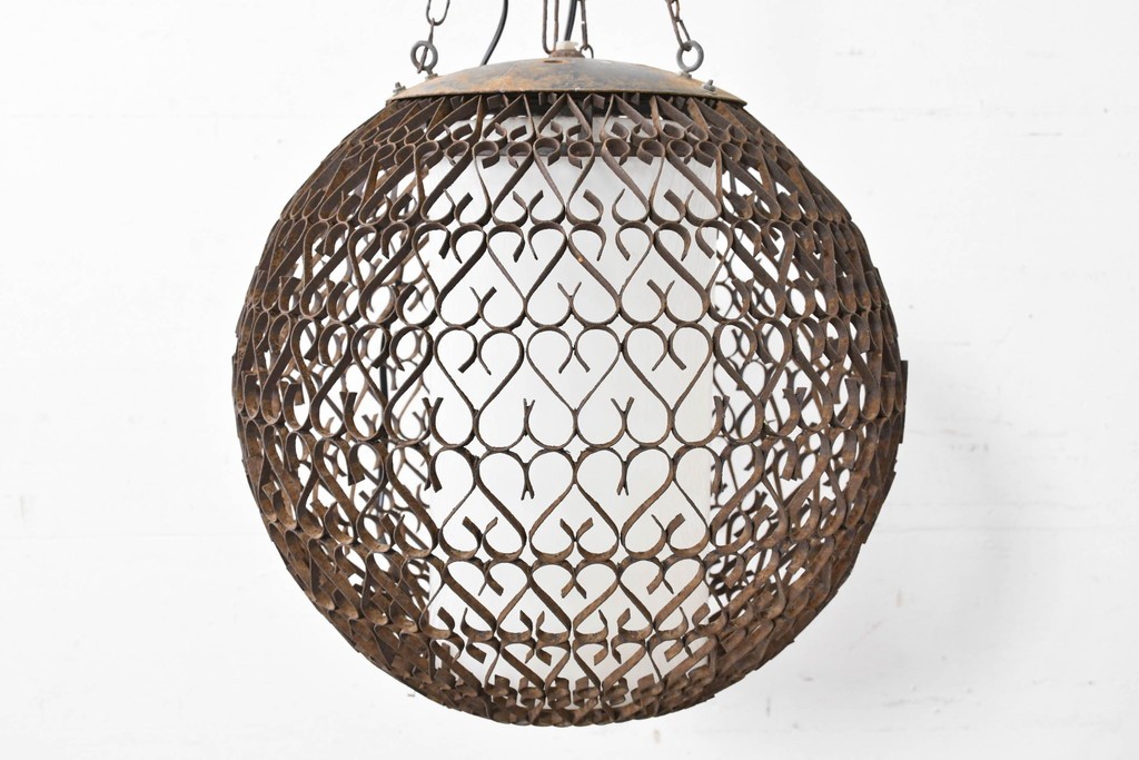 和製アンティーク　透かし模様が印象的な球体デザインの吊り下げ照明　(R-086894)