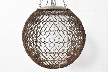 和製アンティーク　透かし模様が印象的な球体デザインの吊り下げ照明　(R-086894)