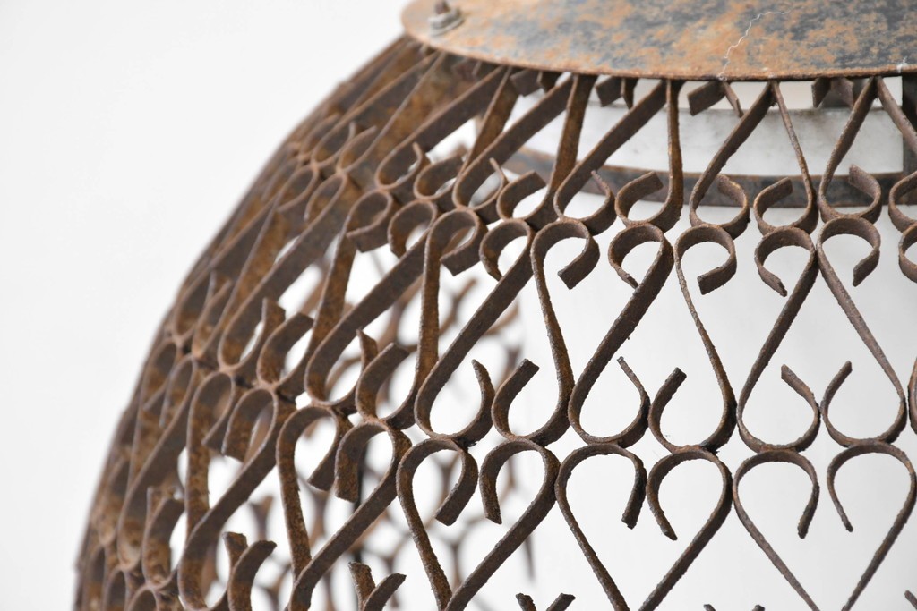 和製アンティーク　透かし模様が印象的な球体デザインの吊り下げ照明　(R-086894)