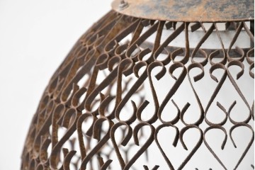 和製アンティーク　透かし模様が印象的な球体デザインの吊り下げ照明　(R-086894)