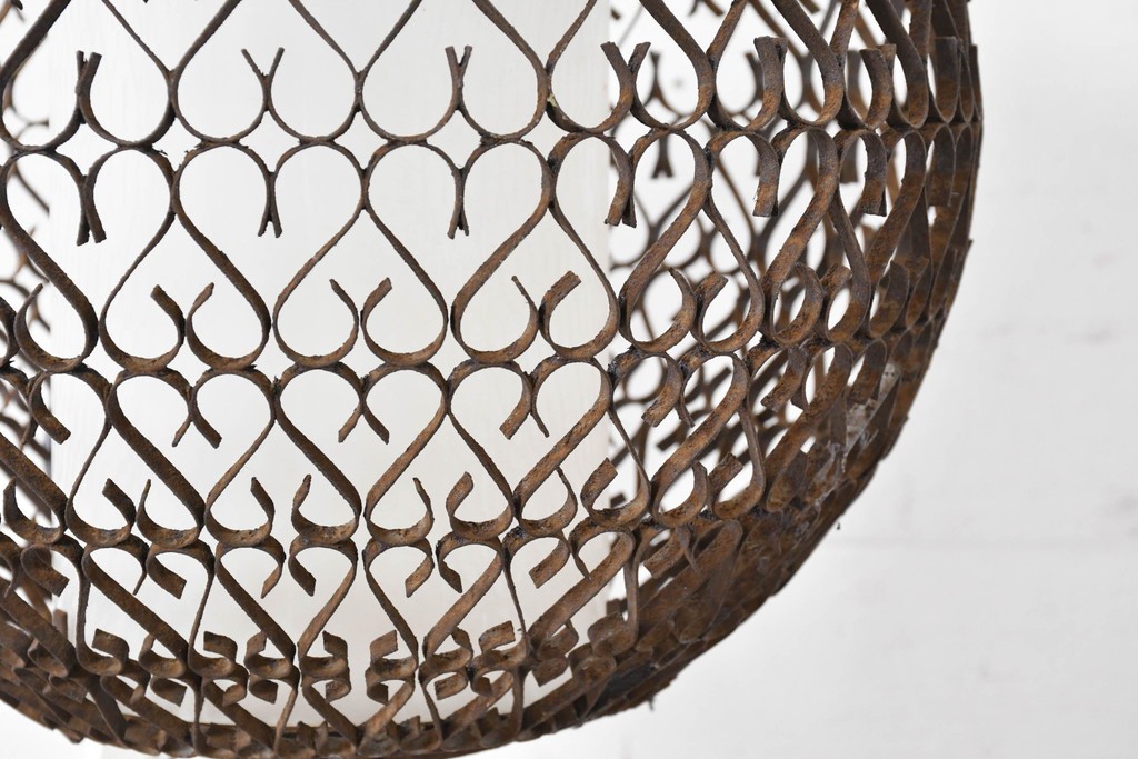 和製アンティーク　透かし模様が印象的な球体デザインの吊り下げ照明　(R-086894)